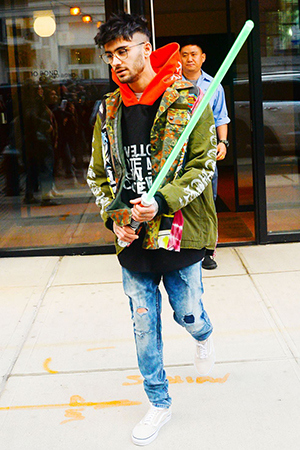هذه أجمل الإطلالات التي نحبها لزين مالك... بين الكلاسيكي والـ Street style